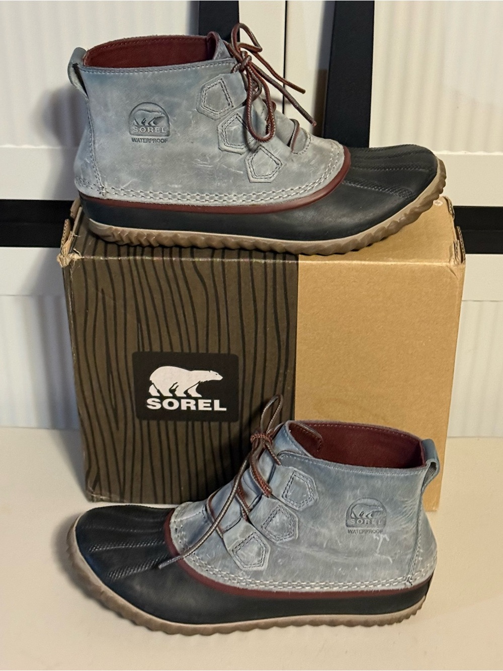 Sorel Out N About Leather in Quarry/Madder Brown Ankle Bootie Great Waterproof